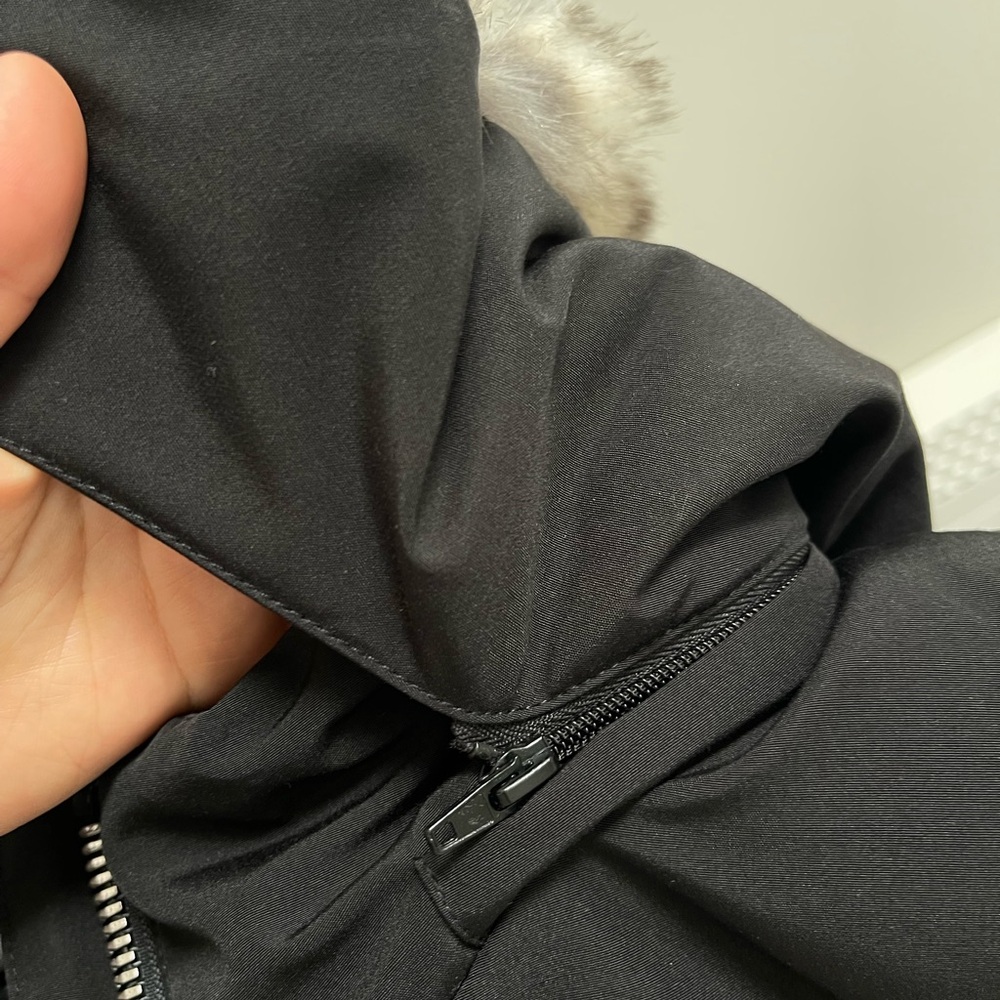 Black Puffer Coat with Detachable HoodFur Trim LIKE NEW Water/Wind Resistant - Picture 14 of 16